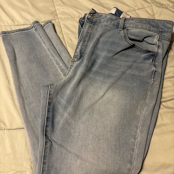 Time and Tru Denim - Time and Tru Women's Straight Leg Jeans in Light Blue